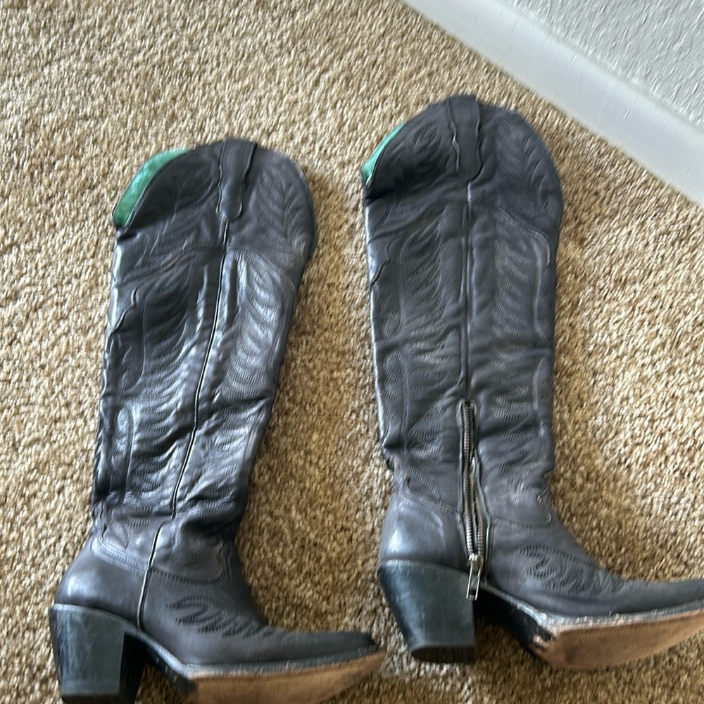 Black Leather Women's Knee-High Western Boots